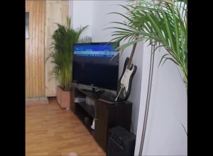 С подружкой порнушку смотрят и занимаются сексом